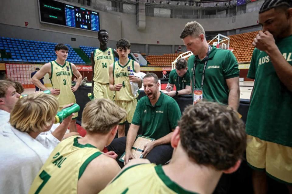 kaiyun-中国队丢冠仅1天，澳大利亚队引争议，场均赢50分 打乱亚洲秩序？