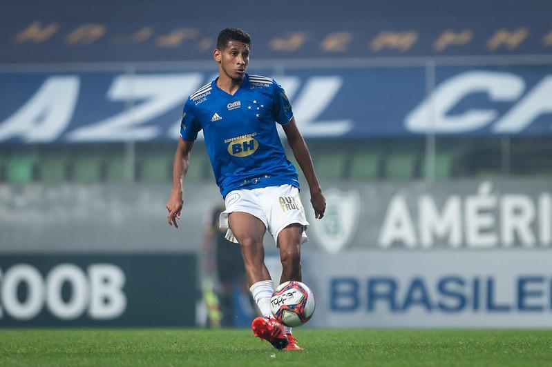 开云体育APP下载-巴媒：武汉三镇与阿德里亚诺签约2年，转会费100万欧